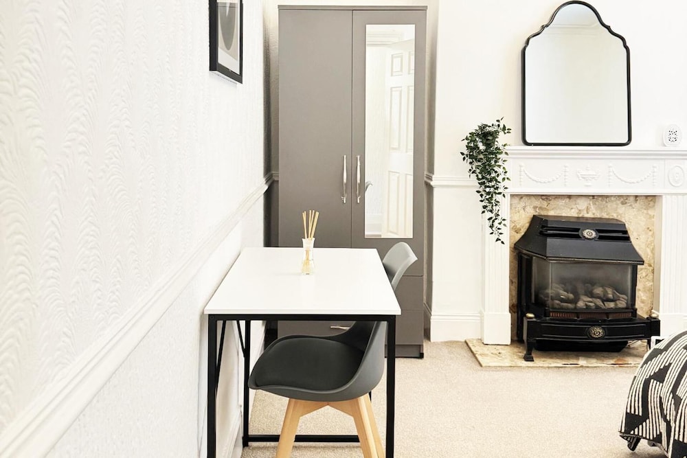 Unwind at Hebburn House-your Serene Retreat Awaits