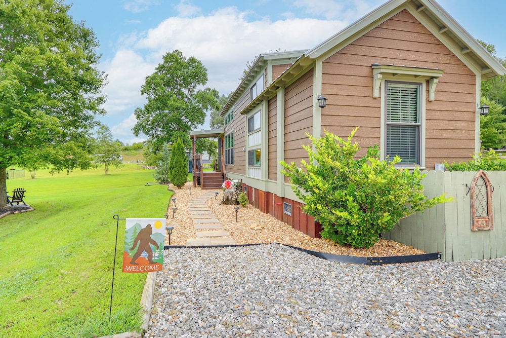 1 Mi to Tank Town Usa: Tiny Home w/ Pool Access!