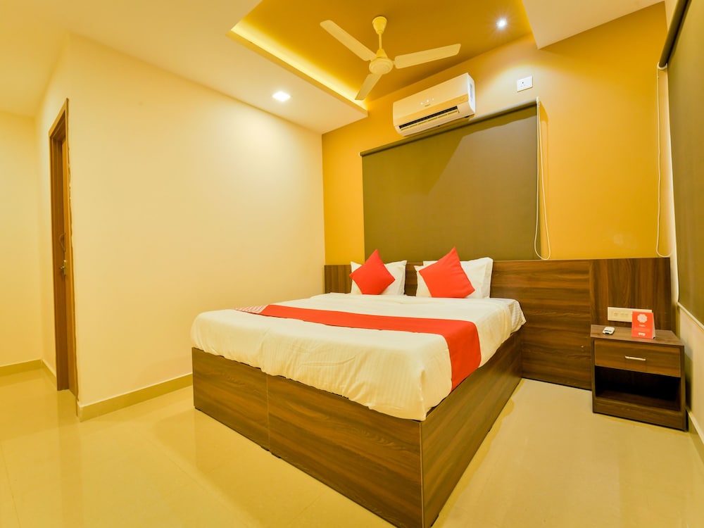 OYO 14271 Modern Studio Near Lulu Mall