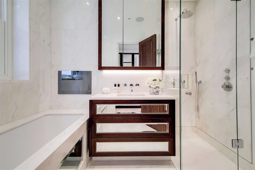 2 Bedroom Flat With Balcony