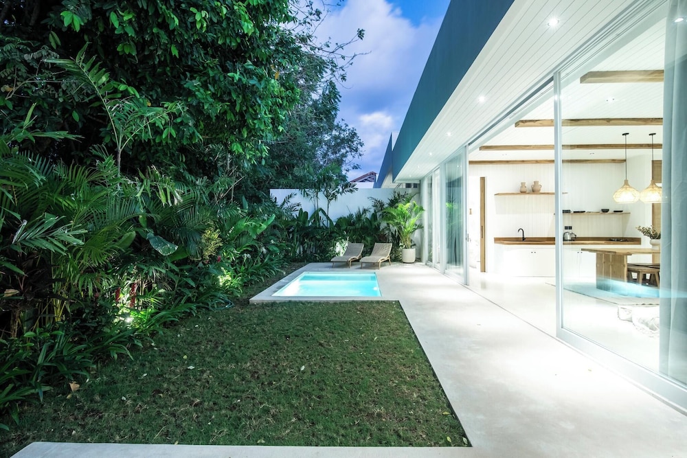 Chic 2BR Villa, 5min to Bingin's Coastal Bliss
