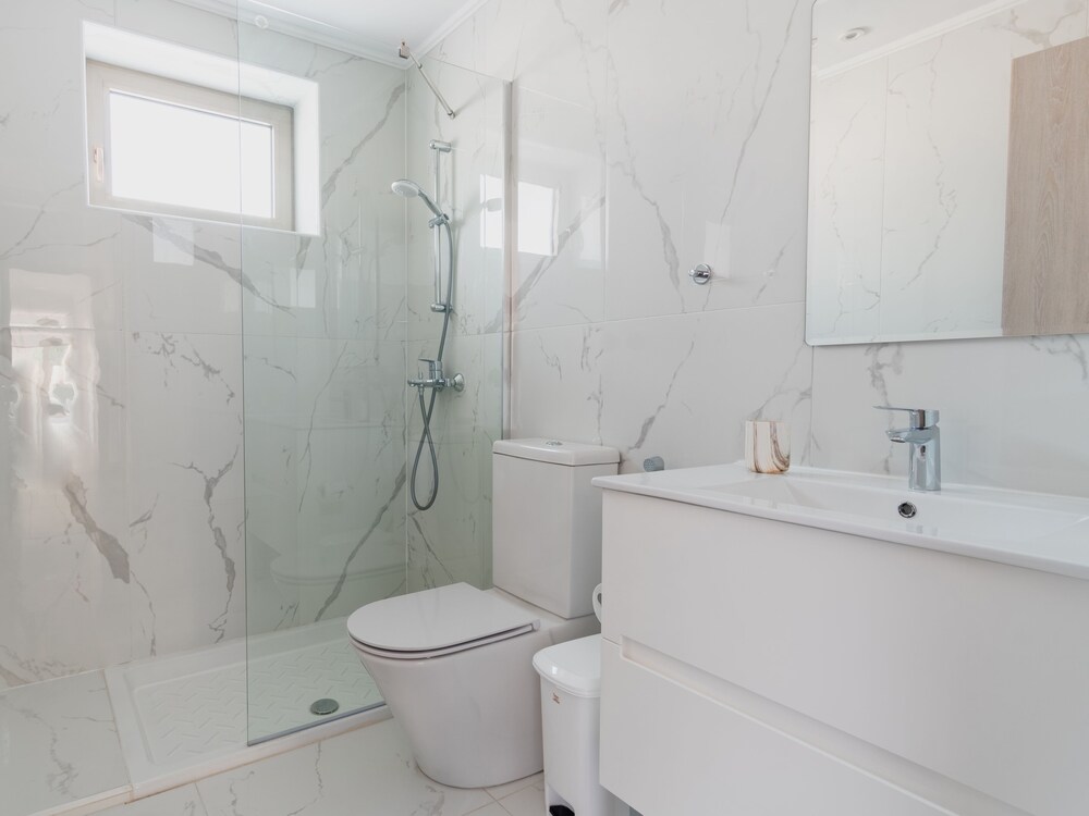 Deluxe Three Bedroom Apartment