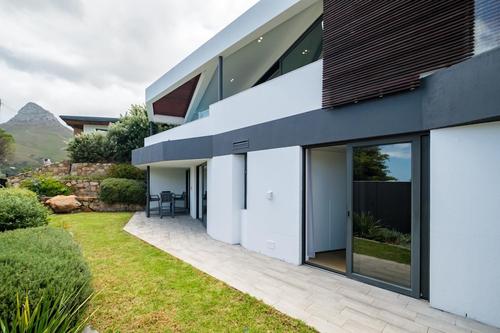 4BR Camps Bay Villa w Pool and Garden Casa Meya