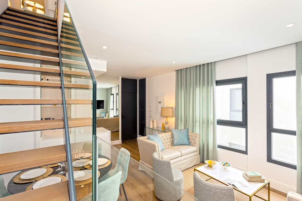 Exclusive Penthouse Near Torre del Oro Betis Xxvi