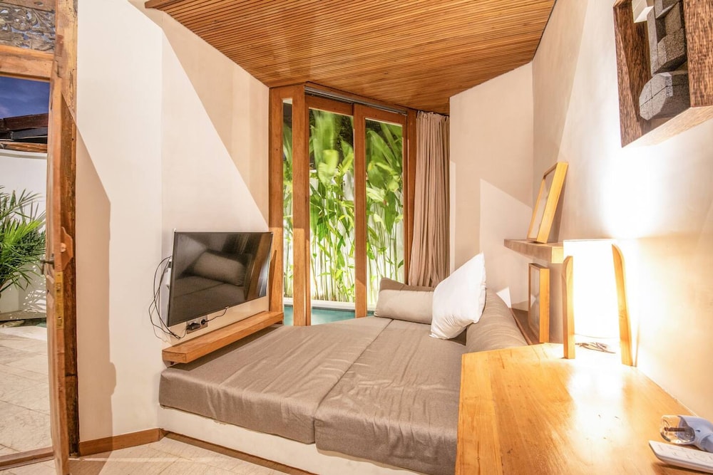 BA Villa 6 1BR Villa Luxurious 1-br Villa 800m to Canggu Beach