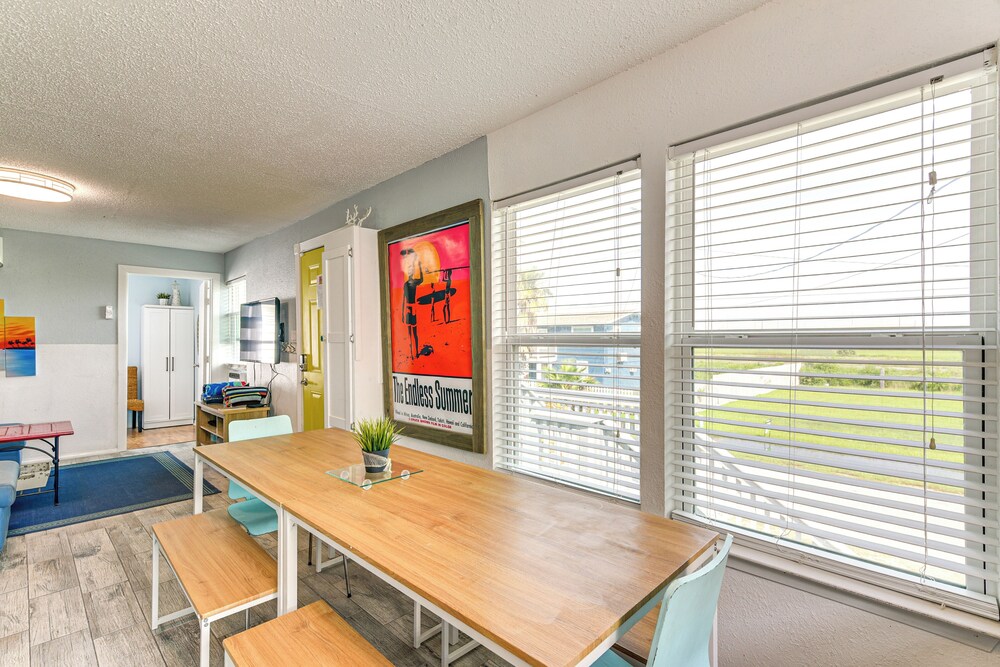 Walk to Beach: Galveston Family Getaway w/ Patio