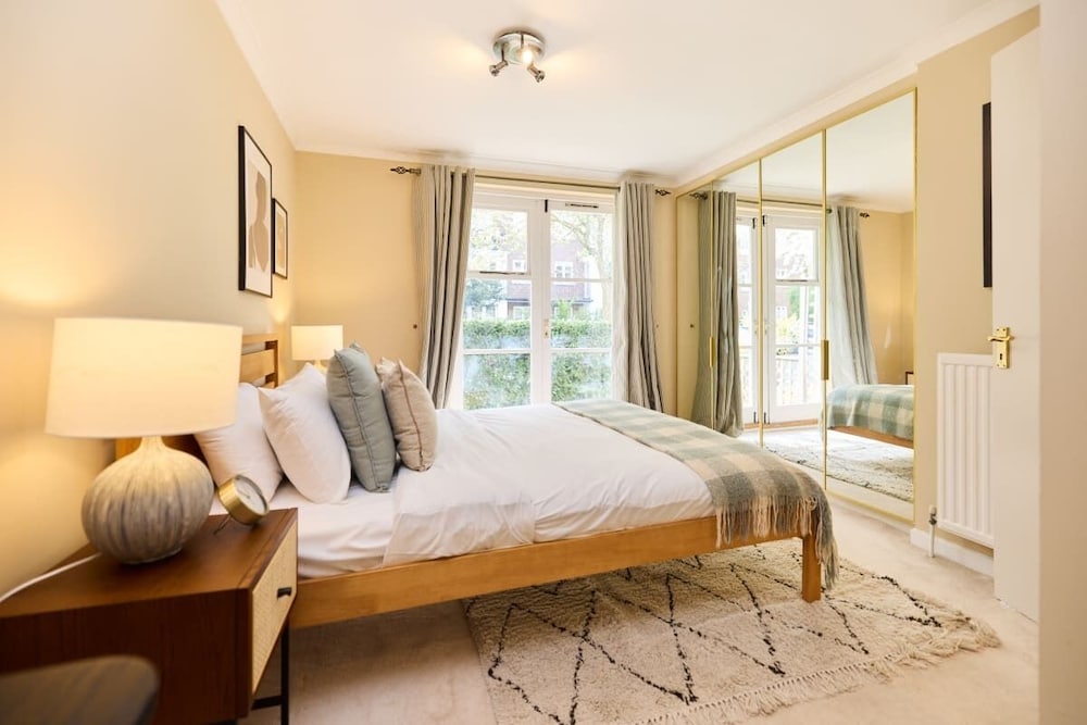 The Brompton Park Escape Bright 2bdr Flat With Patio Access