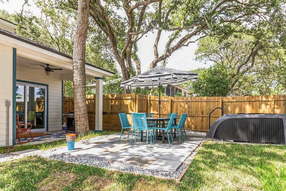 Beach Retreat w/ Putting Green, Hot Tub, 2 Free Bikes Golden Hour by Avantstay