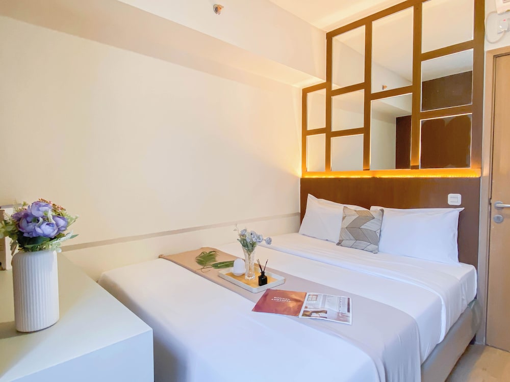 Modern Look And Restful 3Br At Meikarta Apartment