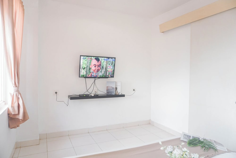 Cozy Living 1BR at Sentul Tower Apartment
