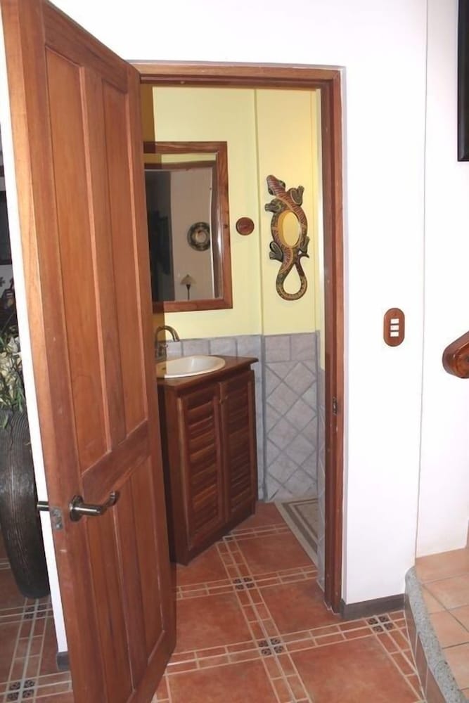 Mountain & Ocean View Retreat - Hermosa Palms 34