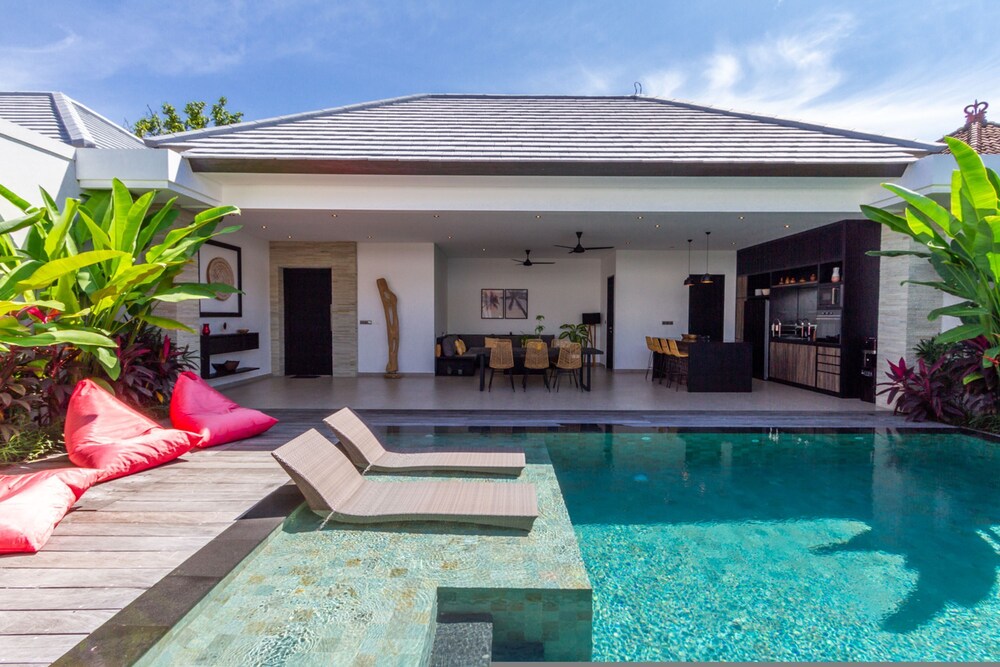 Villa Lys by Alfred in Bali - Charming 3BD Villa w Pool View Near Berawa Beach