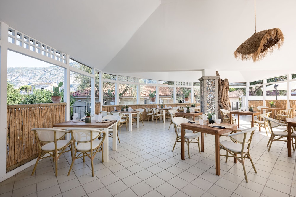 Hotel Sopramare Resort - Image 1