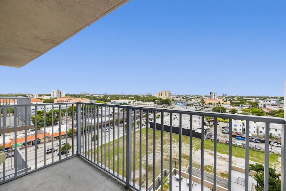 Stylish City-View Condo Pool Access