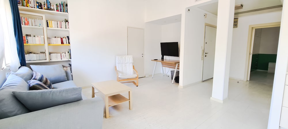 Modern Apt Rothschild Very Central TL7