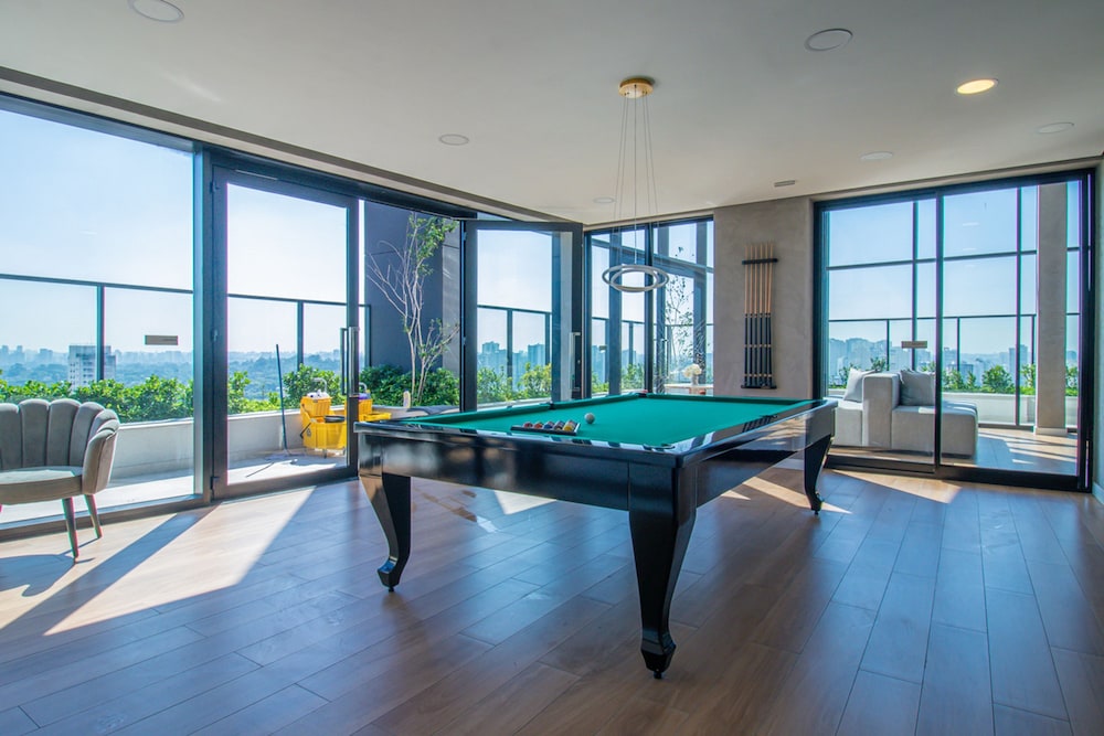 Studio Elegante com Varanda e Tima Localiza o
