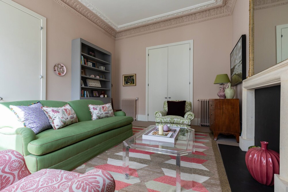 Southwell Gardens II by Onefinestay