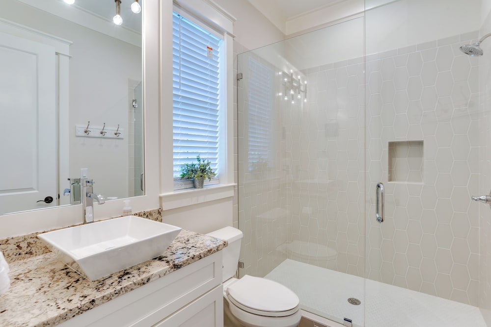 Family-friendly Santa Rosa Home: Walk to Beach!