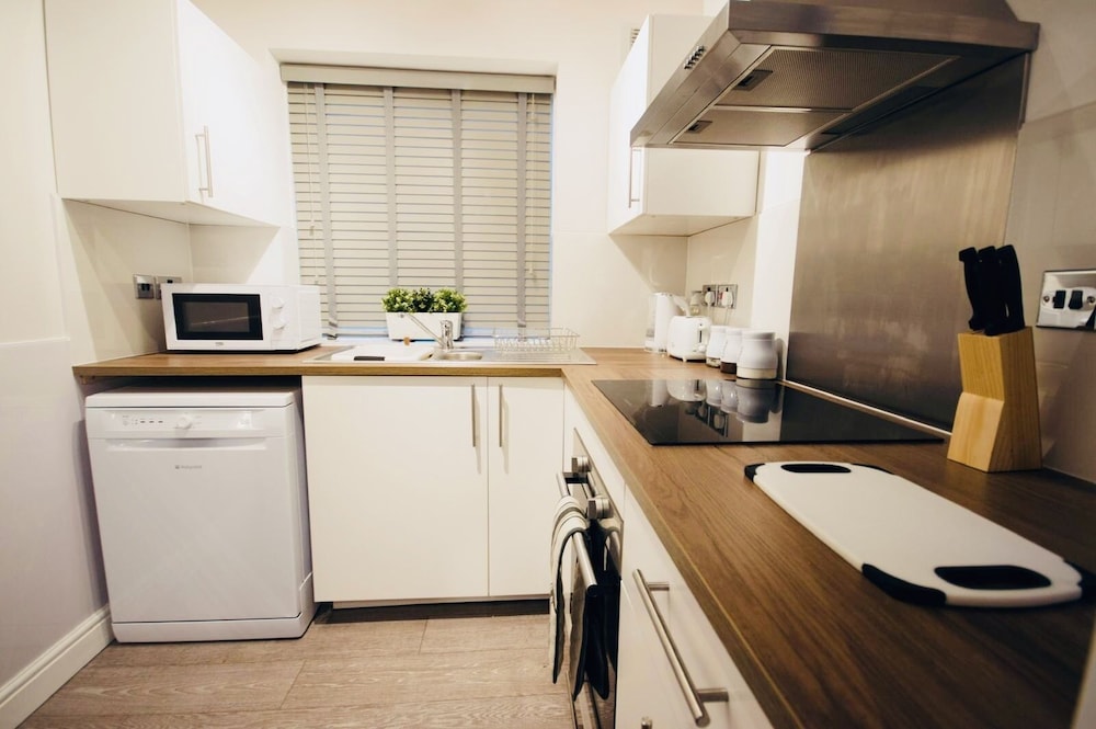 Stunning 3-bed Ground Floor Apartment in Coventry