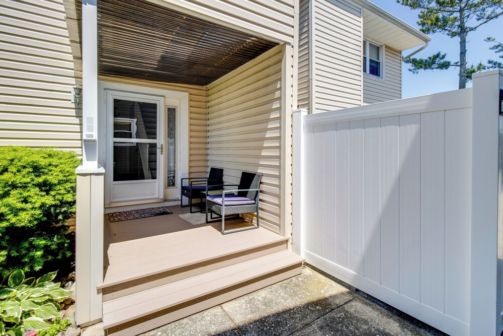 Walk to Brigantine Beach: Condo w/ Furnished Patio