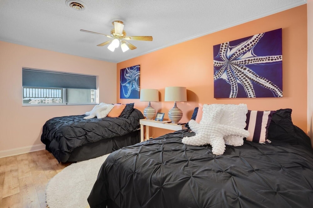 Harbour Island 402m 2 Bedroom Condo