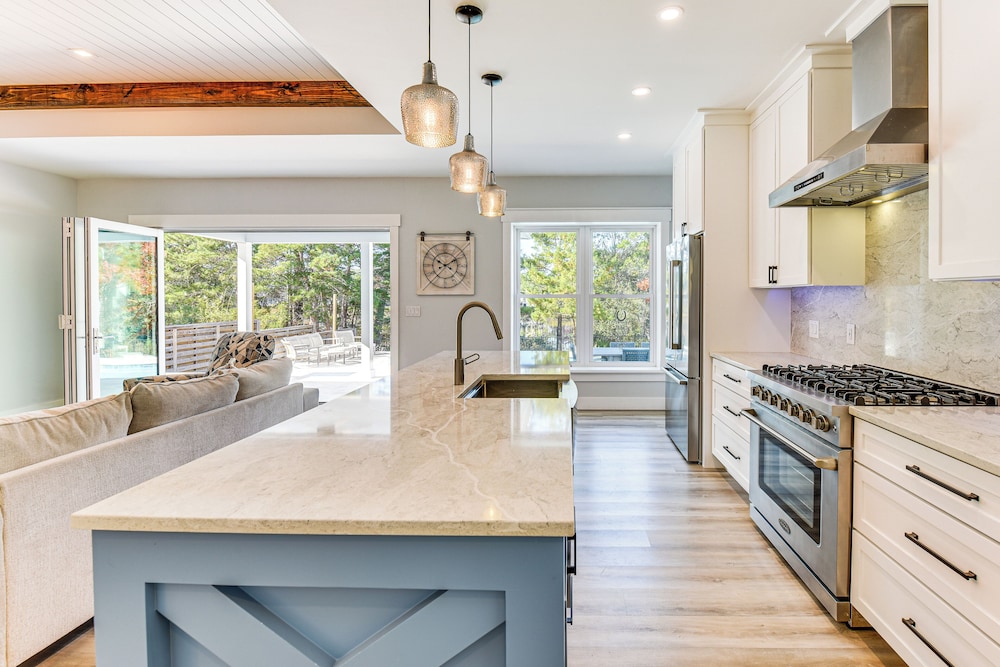 Tranquility & Nearby Beach Access: Private Oasis