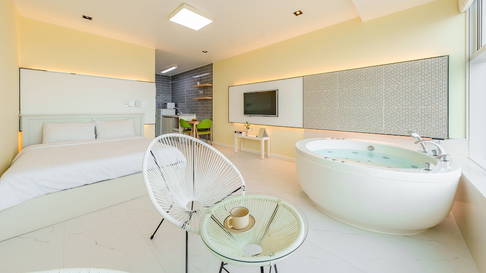 Gangreung Ninarang Spa Pension