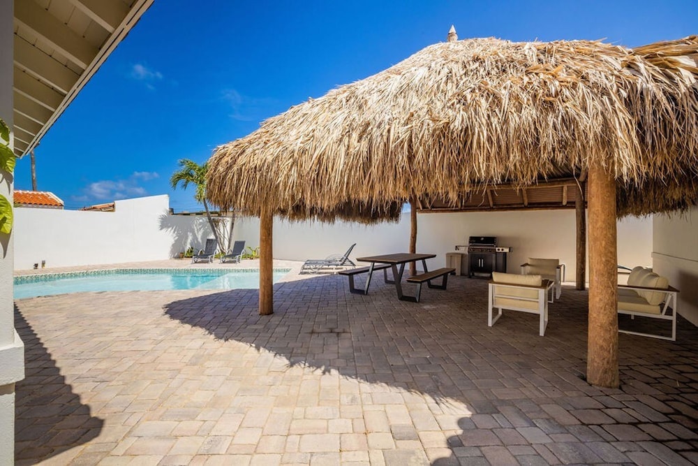 Colonial Modern Villa Sleep 14-pool Palapa Court