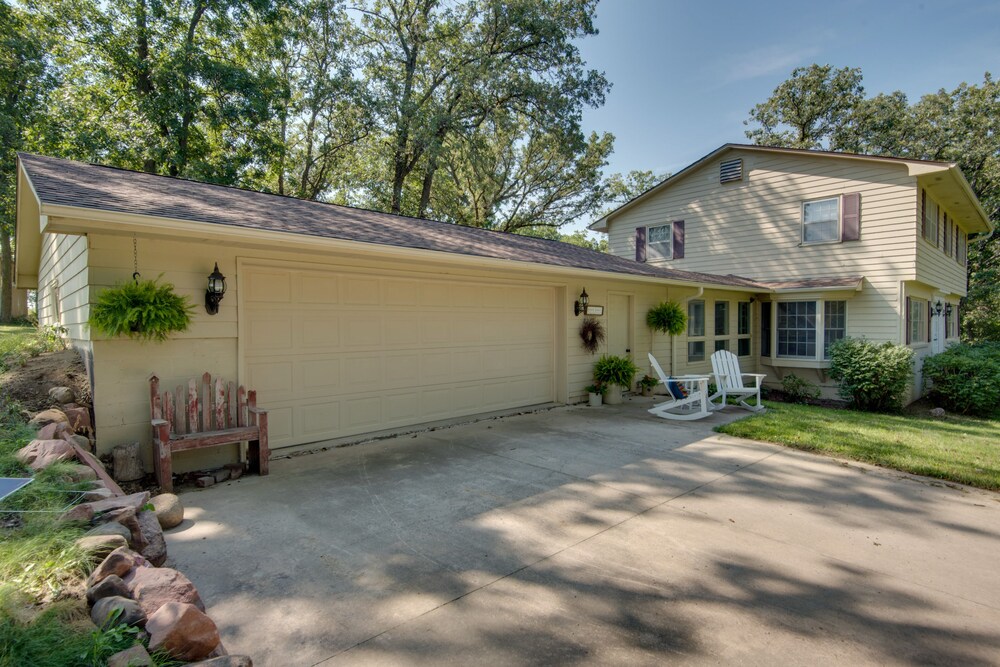 Charming Villisca Getaway w/ Screened Porch! view 4