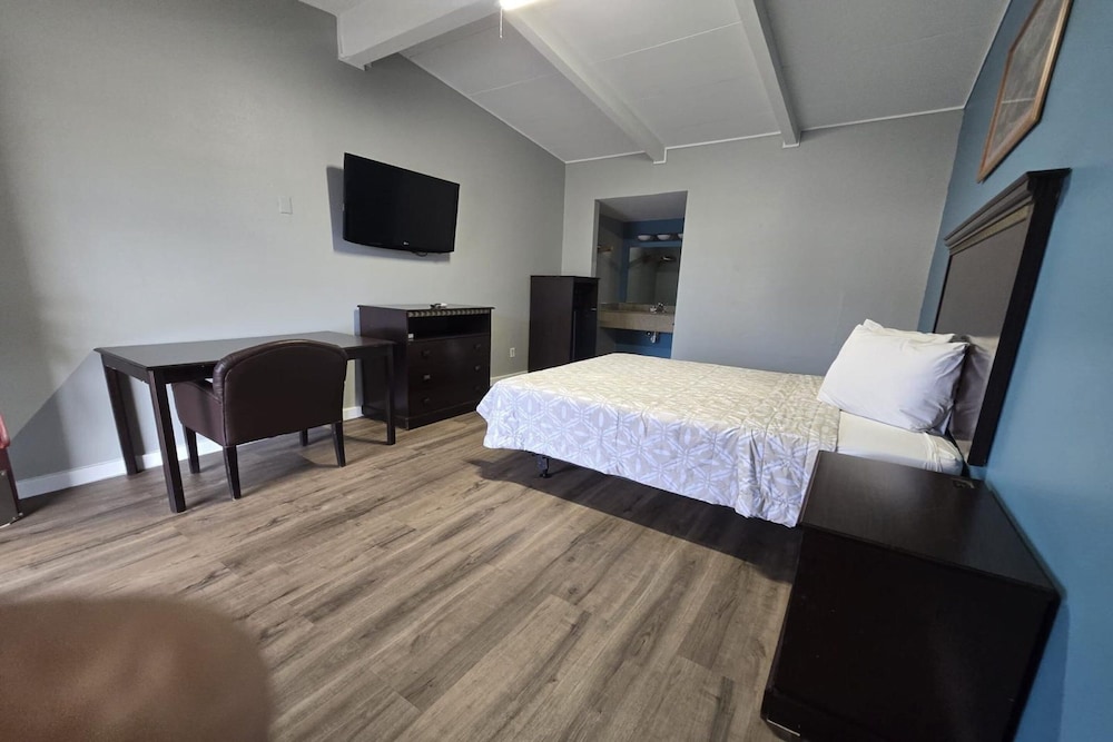 Luxury Inn & Suites and RV Park
