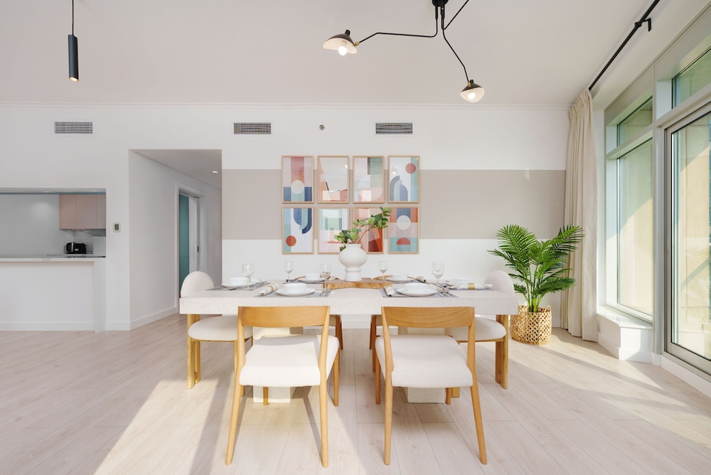 Chic 2BR Downtown Haven w Balcony City Views