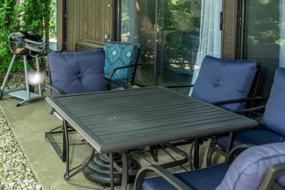 Cozy Condo at Interlaken! Stay & Play on Lake Como