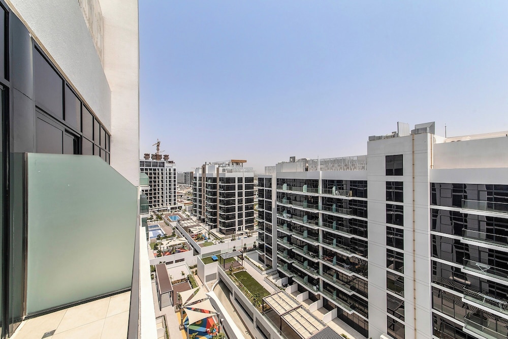 Lovely Studios at Azizi Riviera