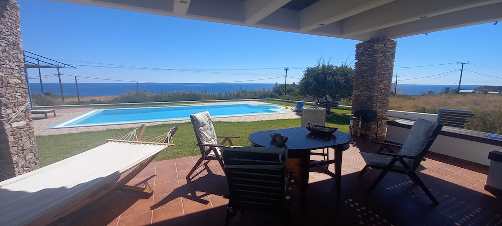 Cristelia Luxury Sea Front & Pool Villa