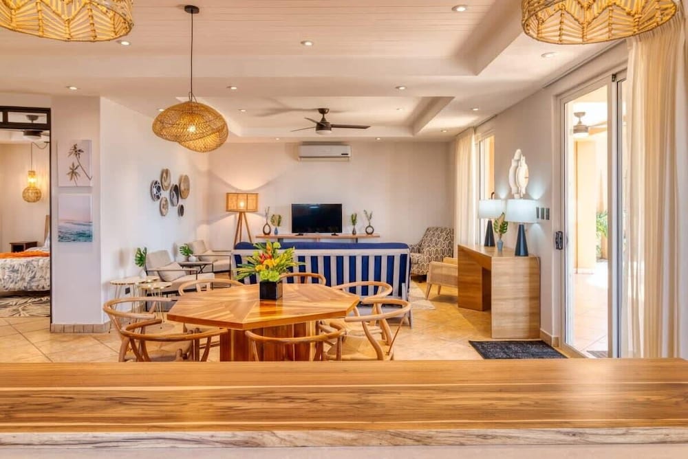 Stunning Mountaintop Property with Stylish Main Home, Private Guesthouse & Infinity Pool