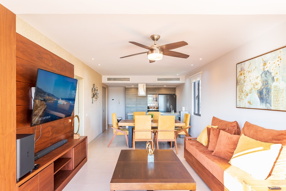 D410 Lorena Ochoa 4 Bedroom Apts