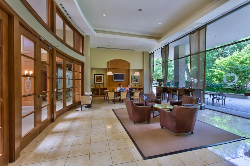 Crystal City Condo w Top Amenities