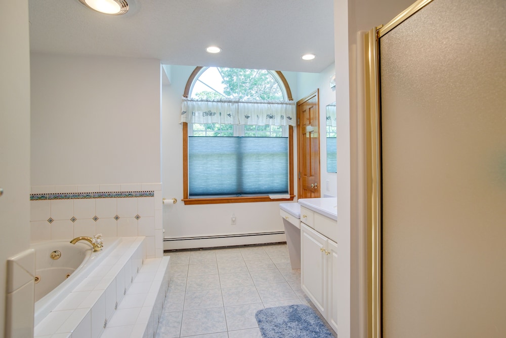 1/2 Mi to Beach: Stunning Home w/ Deck in Falmouth