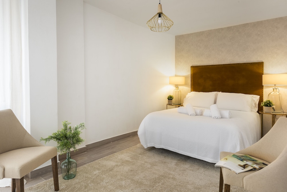 Magnificent 3 Bd 2 Bathrooms in Plaza de las Flores