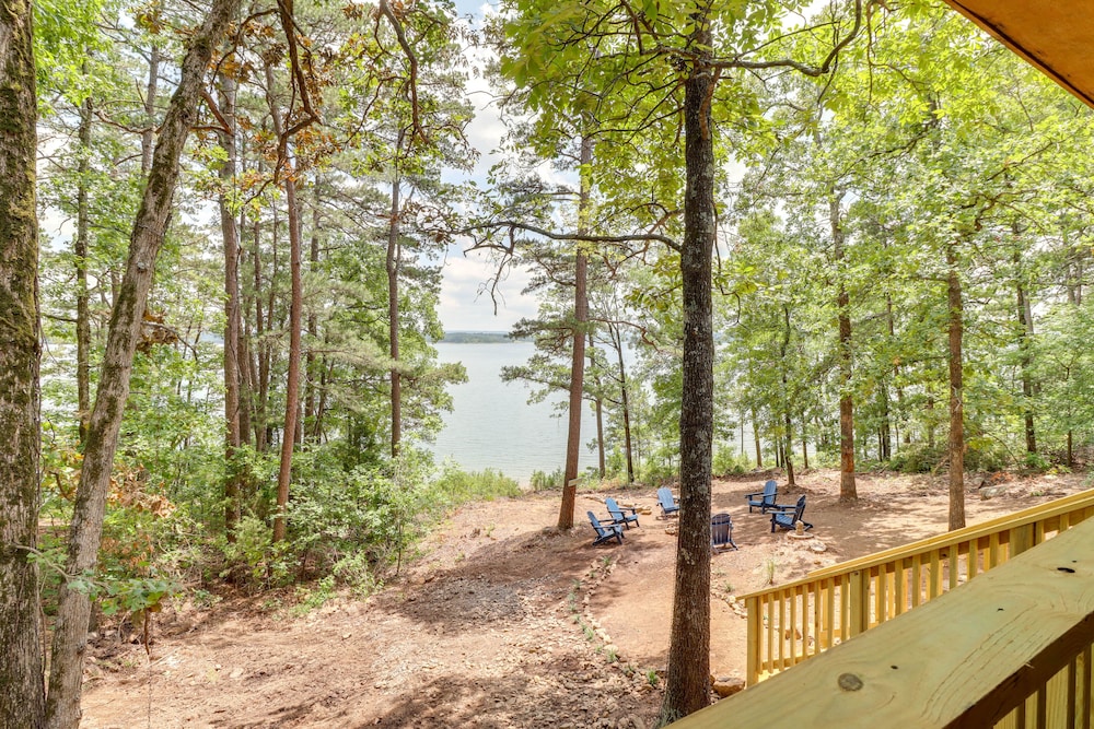 Edgemont Waterfront Cabin Rental w/ Beach Access! view 4