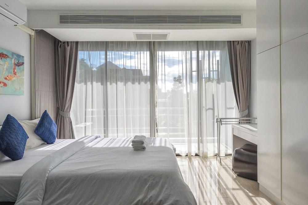 4BR Poolside 500m from Kata Beach V220