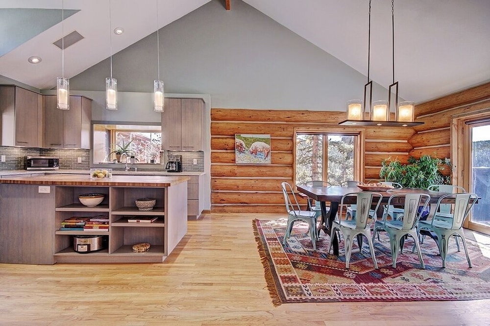 10 Southface 5 Bedroom Home by RedAwning