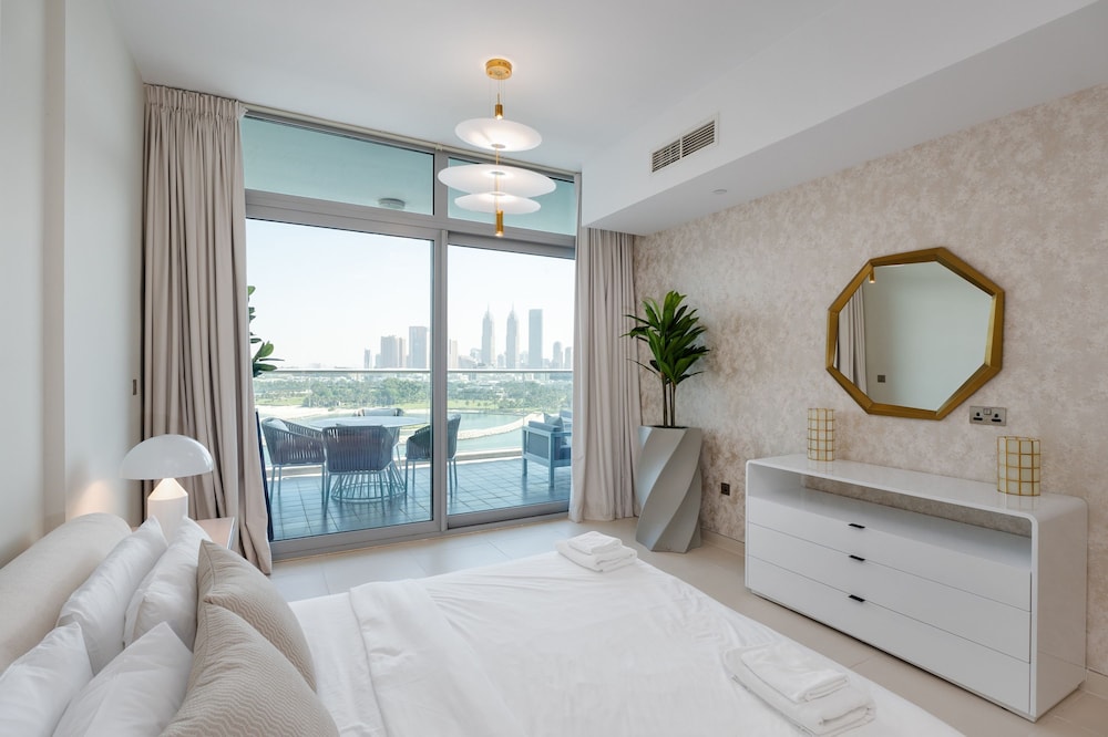 Urban 1BR Palm Apt w Beach Access
