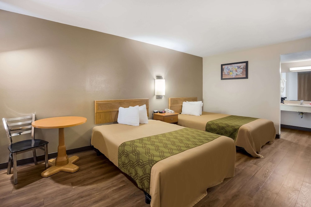 Econo Lodge Live Oak - Property Image 24