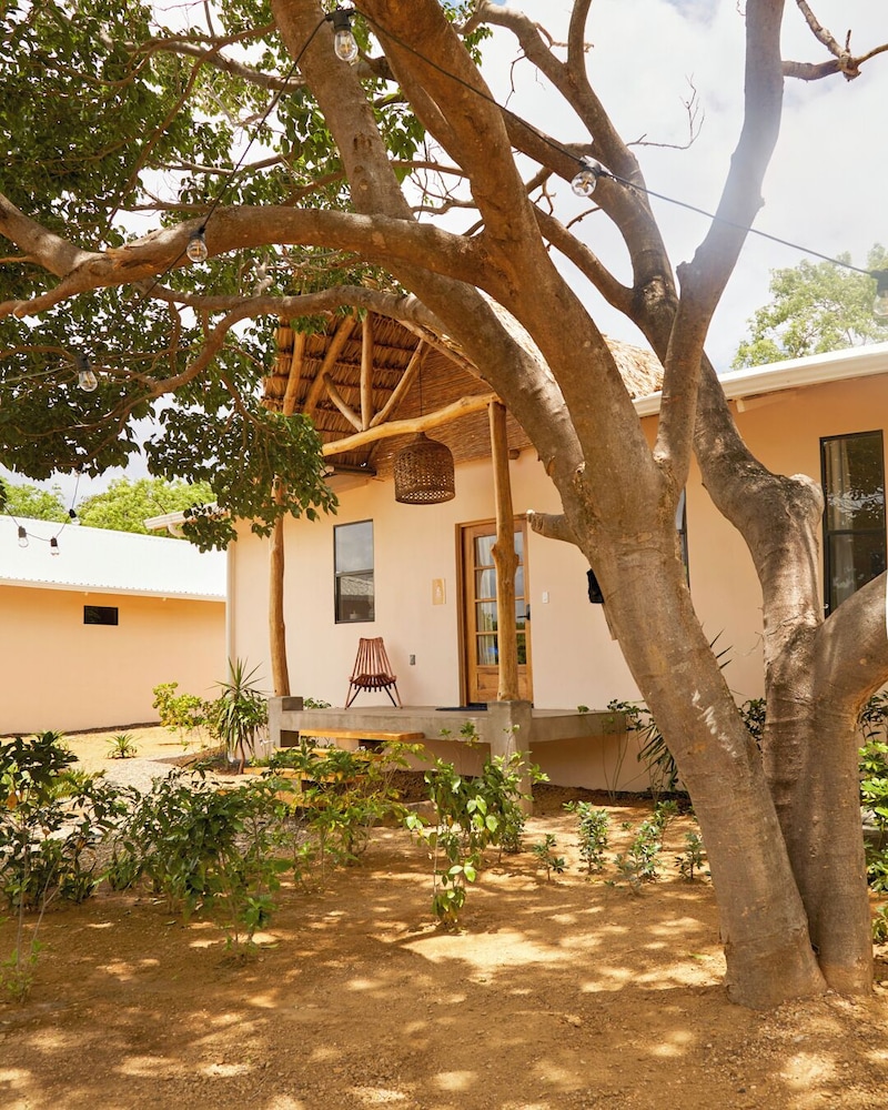 Pelícano Popoyo Boutique Villas