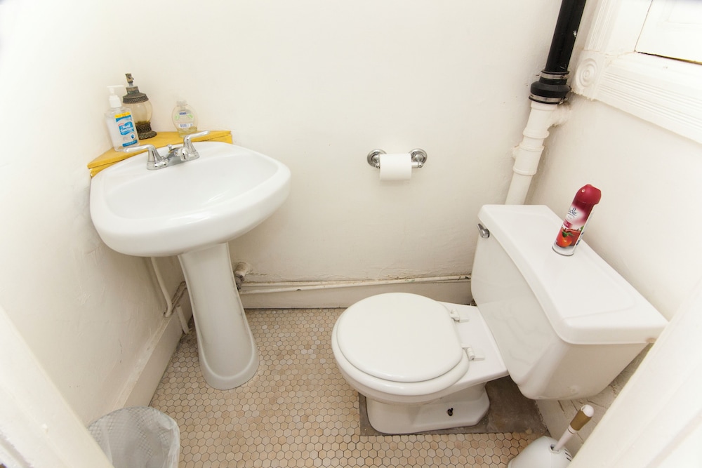 New York City Vacations - Saint Nicholas Inn Guesthouse - Property Image 3