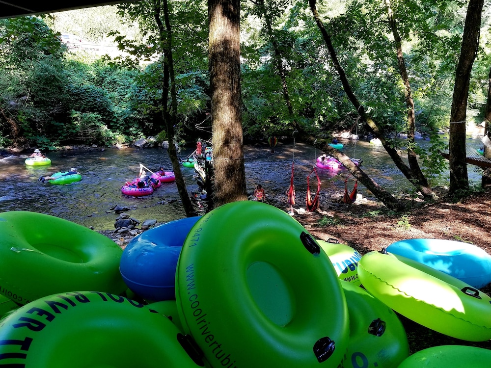 Bear Creek Lodge and Cabins in Helen Ga - Pet Friendly, River on Property, Walking Distance to downtown Helen