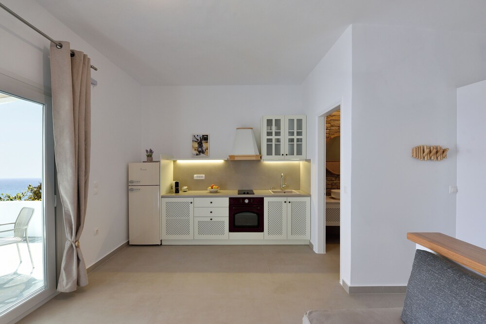 GIOURGAS STUDIOS & APARTMENTS