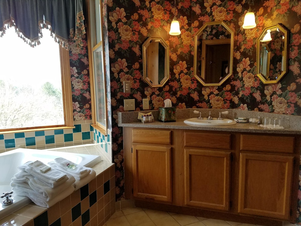 Innisfree Boutique Inn By-The-Lake
