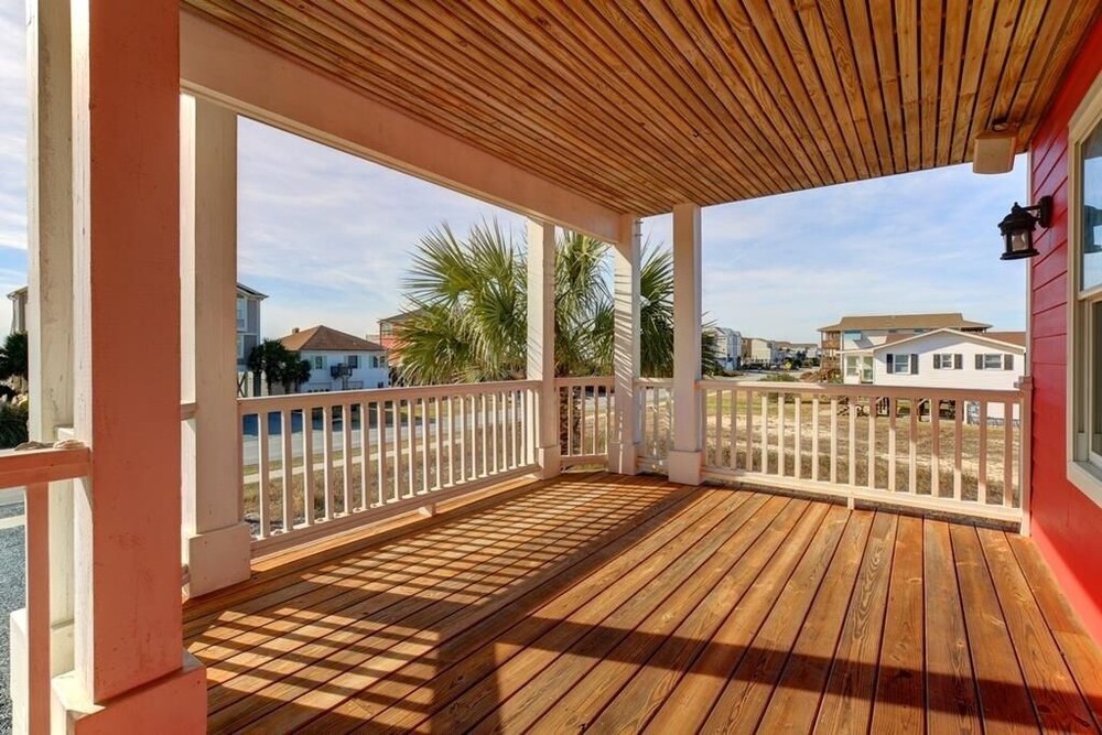 Halfway To Heaven 5 Bedroom Home by RedAwning - Property Image 9